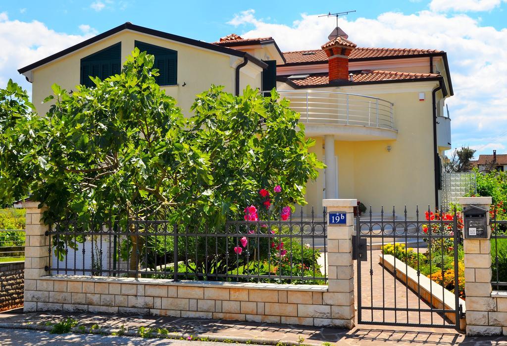 Apartments Sv. Pelegrin Умаг Экстерьер фото